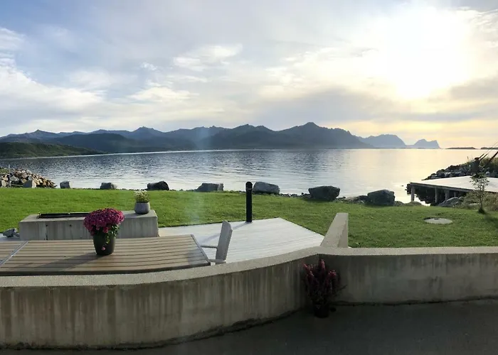 אכסניה Basecamp Senja *