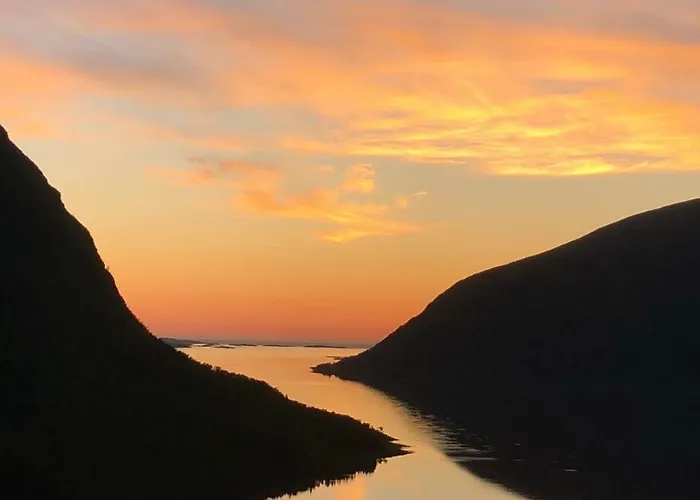 Basecamp Senja אכסניה *