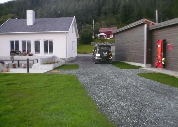 אכסניה Basecamp Senja